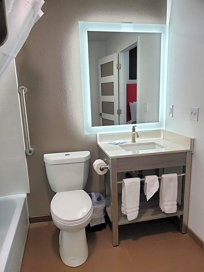 Seven Seas Inn & Suites