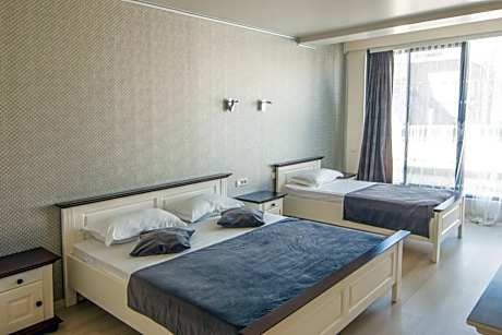 Triple Room with Terrace