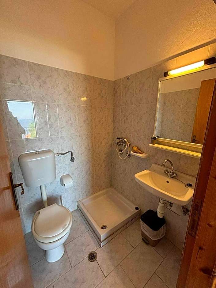 Davis Studios & Apartments