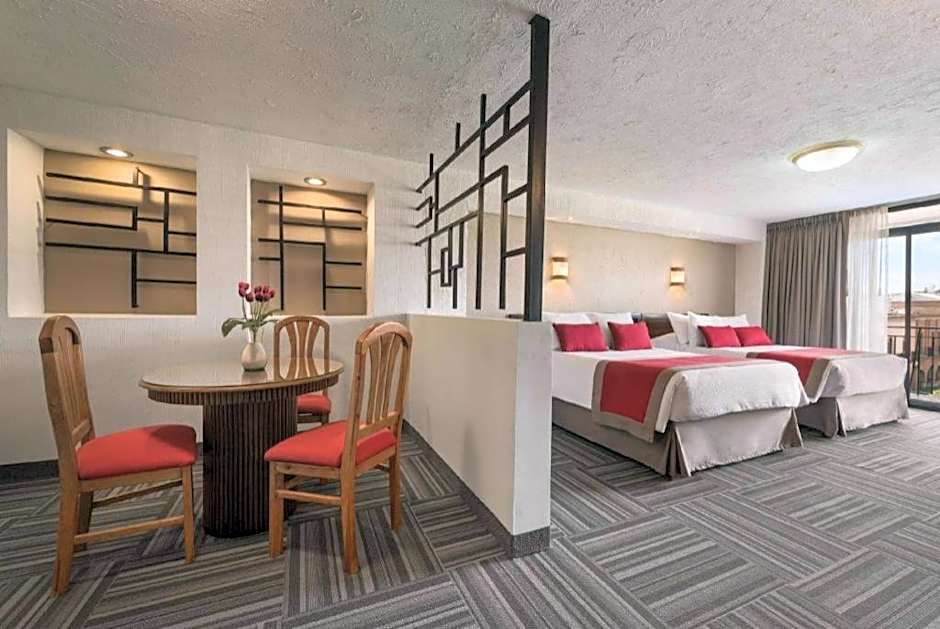 Ramada Plaza by Wyndham Leon