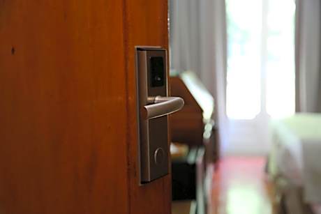 Standard Twin Room with Mountain View