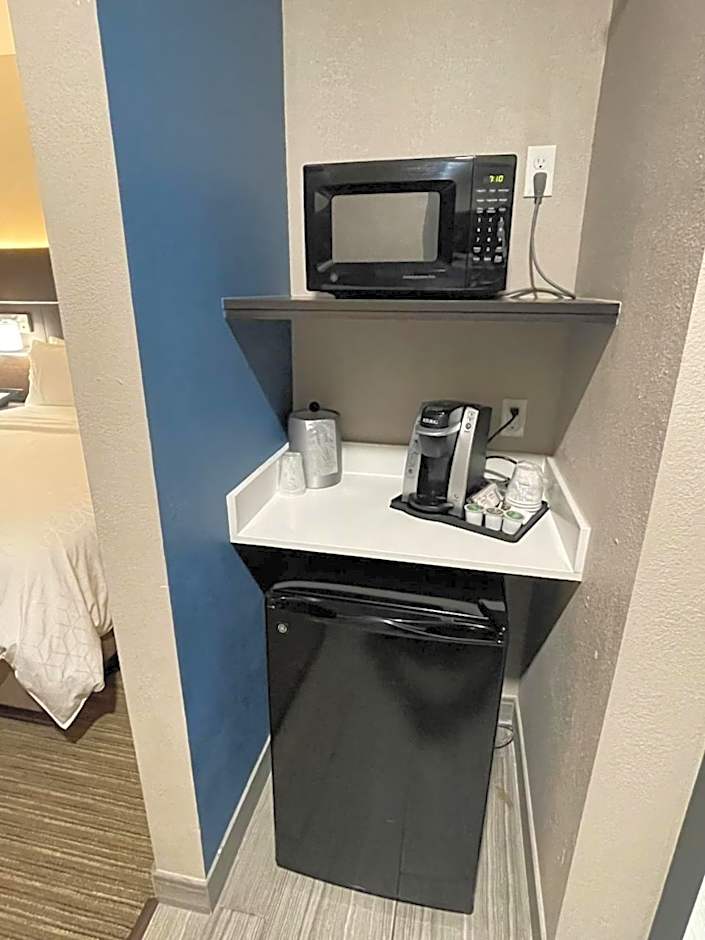 Holiday Inn Express Hotel and Suites Ada By IHG