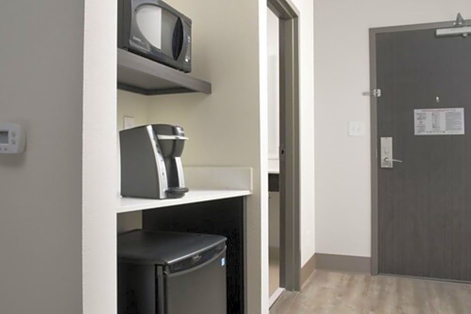 Holiday Inn Express & Suites North Brunswick By IHG