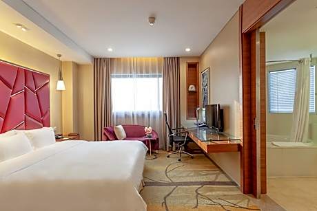 Executive King Room - Non-Smoking