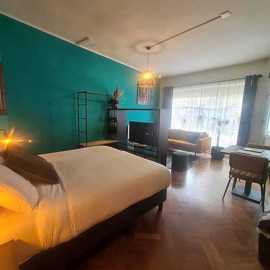 Feel at Home - Holiday Studio