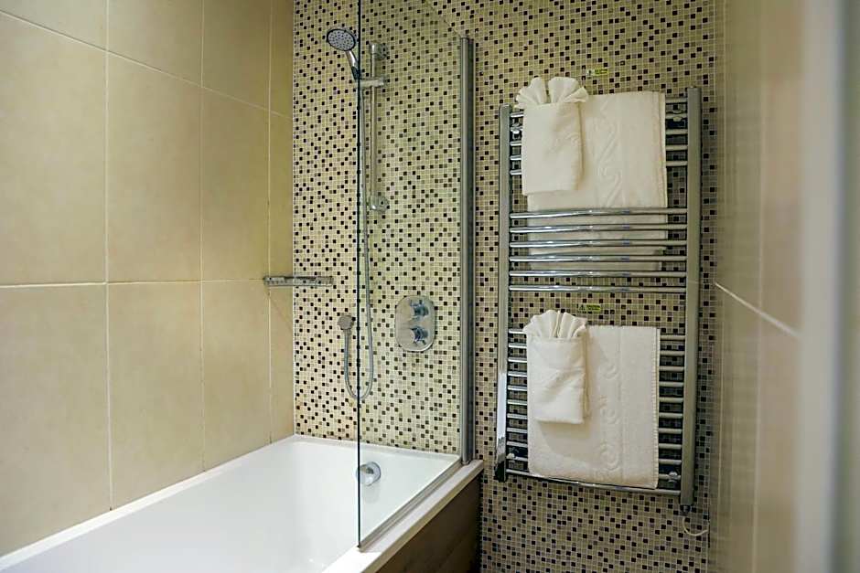 Captain's Club Hotel & Spa