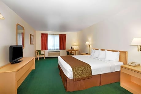1 King Bed Non-Smoking