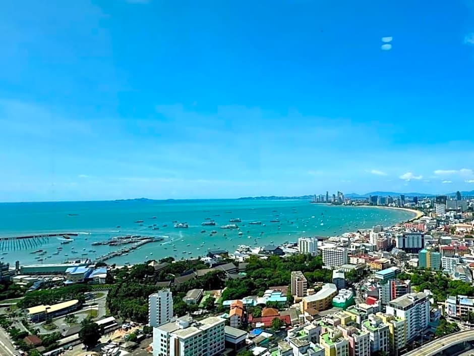Sea View Spacious Condo At Pattaya