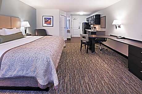 1 King Bed Studio Suite Comm Access