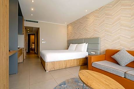 Two-Bedroom Family Room with Sofa Bed - Sea View