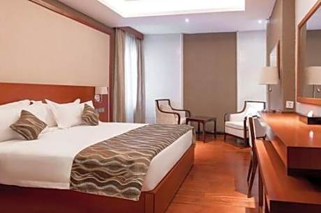 Deluxe Queen Room