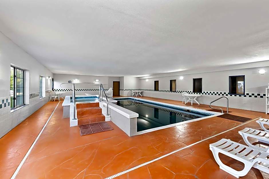 Country Inn & Suites by Radisson, Topeka West, KS