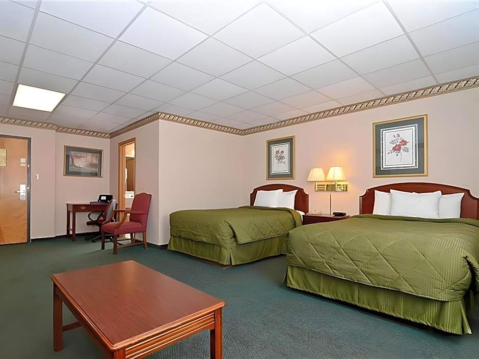 Clarion Pointe Bloomington - Normal near I-55 and University