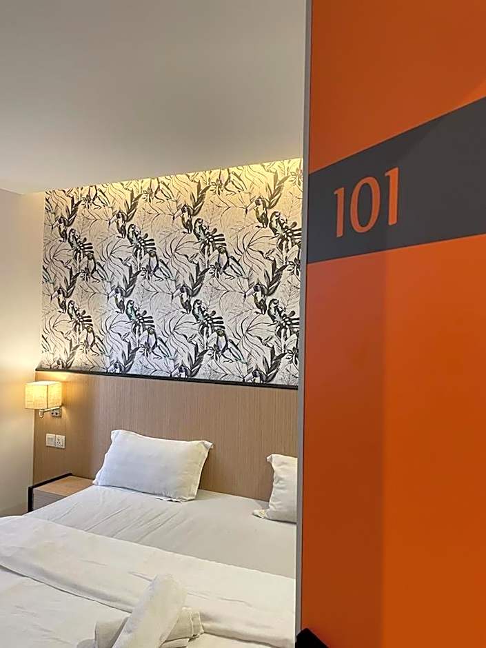 Photo 1 of 8 of Deluxe 1 King Bed