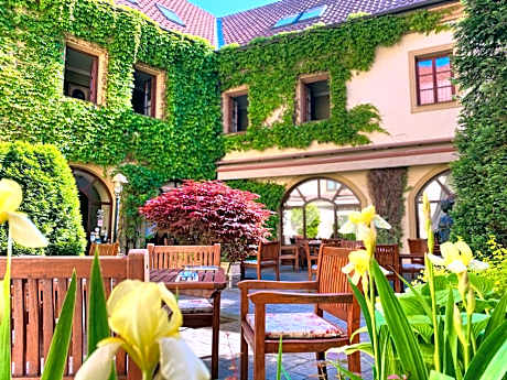 Hotel Octarna - Free On-site Parking
