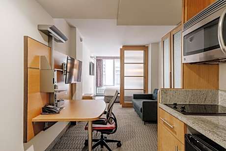 Deluxe 2 Room Suite with Kitchenette