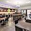 La Quinta Inn & Suites by Wyndham Deer Park