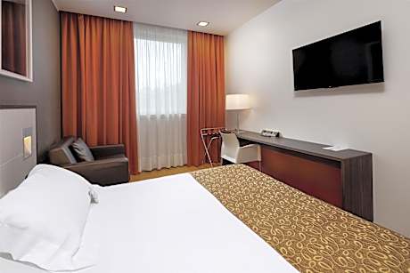 1 King Bed, Comfort Room