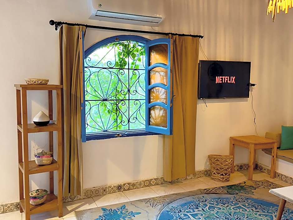 Blue Villa in Lighthouse