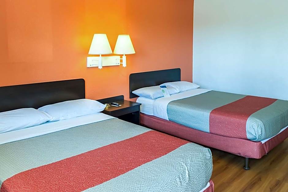 Motel 6-Bakersfield, CA - East