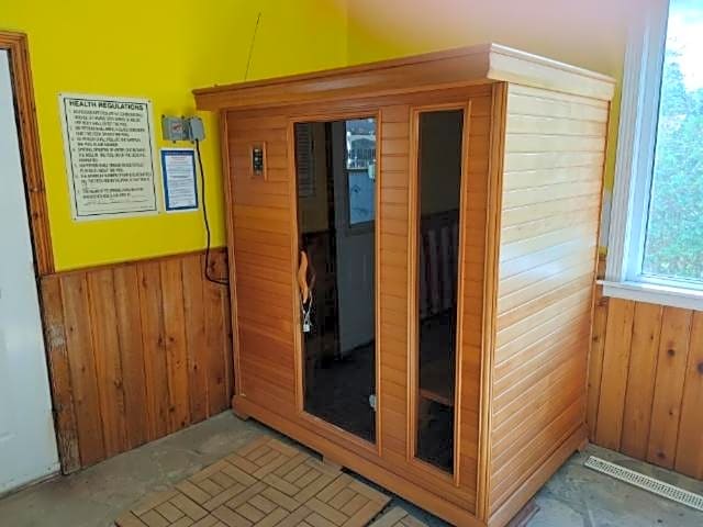 Marmora and Lake Inn and Victorian Diner