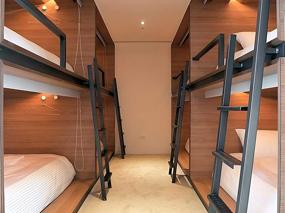 Bouti City Capsule Inn