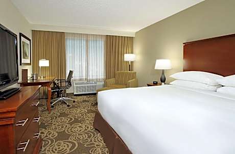 King Room with Accessible Tub - Mobility and Hearing Access/Non-Smoking
