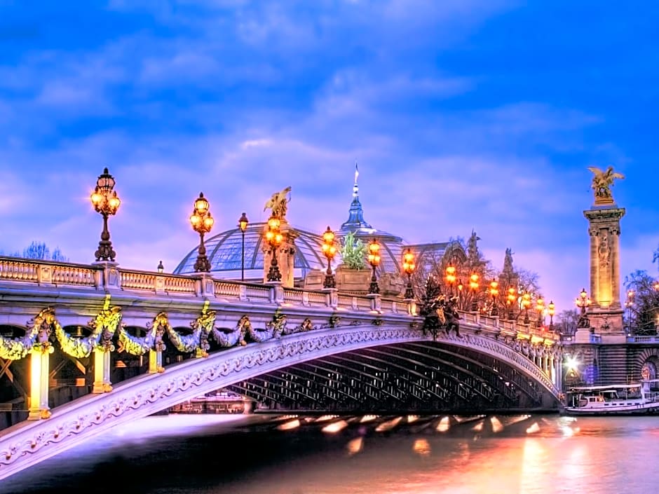 Le VIP Paris - Yacht Hotel