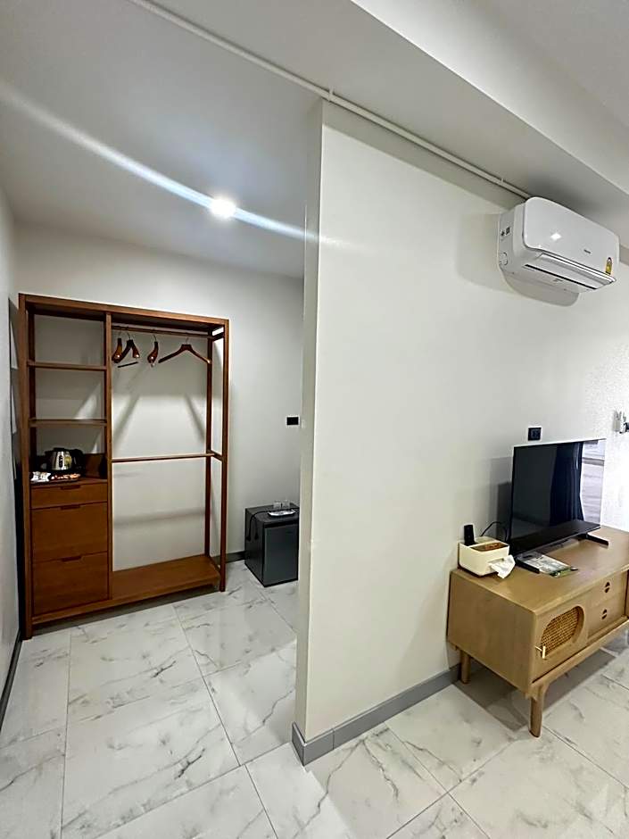 Bamboo Resort Suphanburi (in Bamboo Japanese Goods Warehouse)