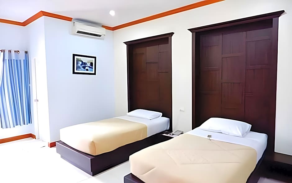 Dee Prom Hotel