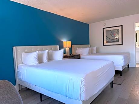 All-New, Ground-Floor, Huge Pool, Tiki Bar & Grill