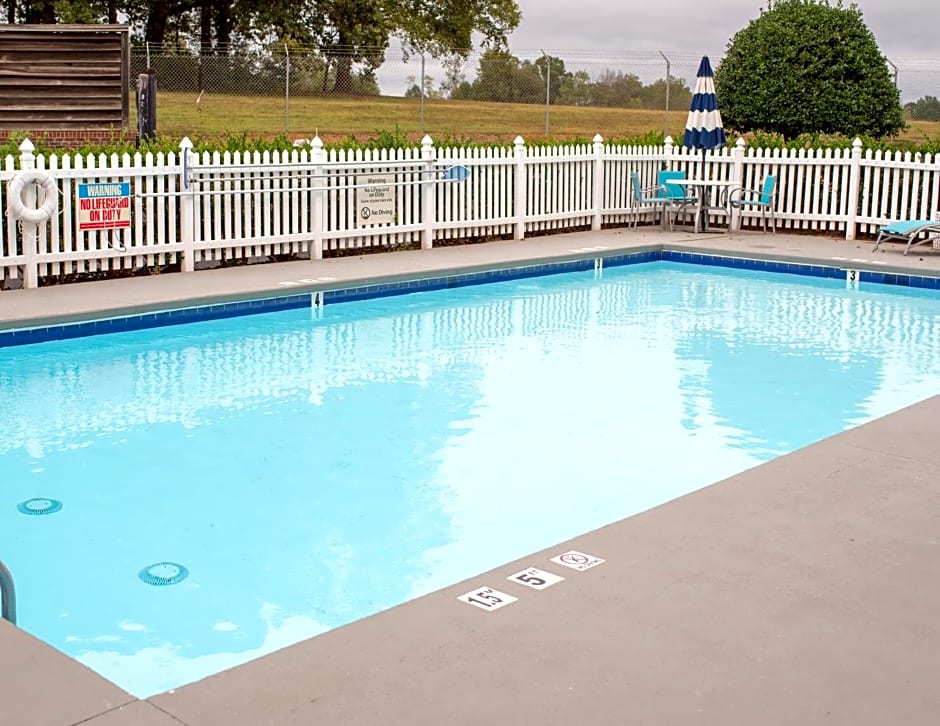 Holiday Inn Express Hotel & Suites Conover - Hickory Area By IHG