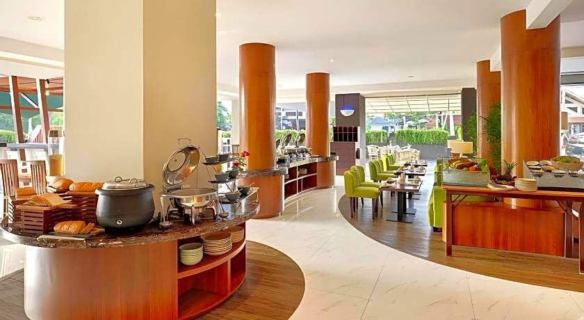 Townhouse Oak Signature Hotel