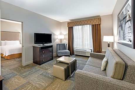 One-Bedroom Queen Suite with Two Queen Beds - Non-Smoking