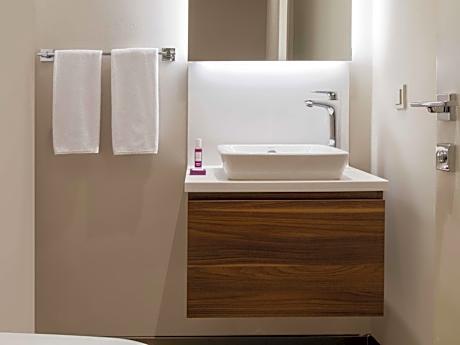 Deluxe Four Bedroom Apartment with Terrace