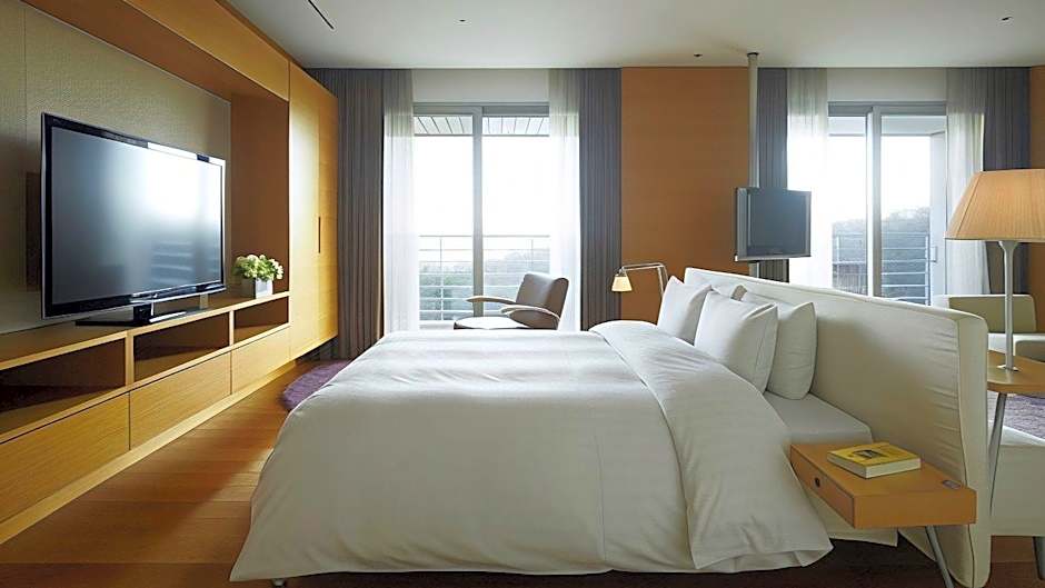 Rolling Hills Hotel