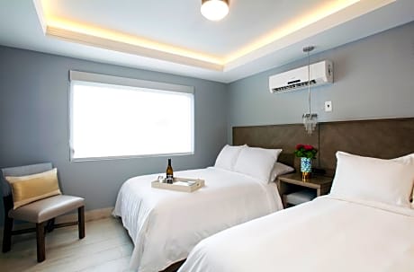 Premium Room with Balcony, 2 Full Beds
