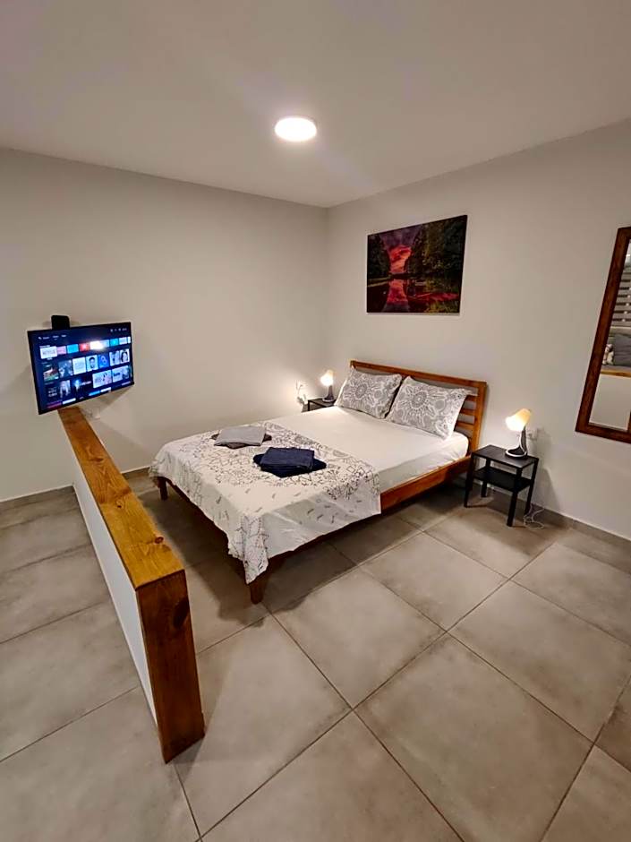 Michael's- A Lovely Studio Apartment