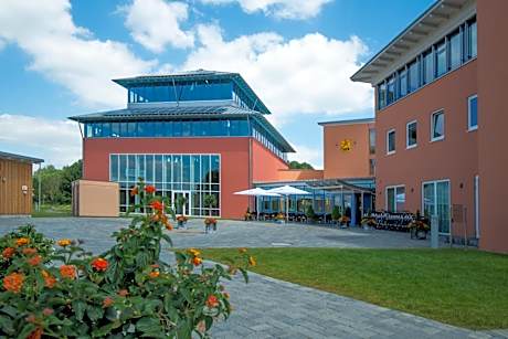 JUFA Hotel im Bruckenkopfpark - Julich