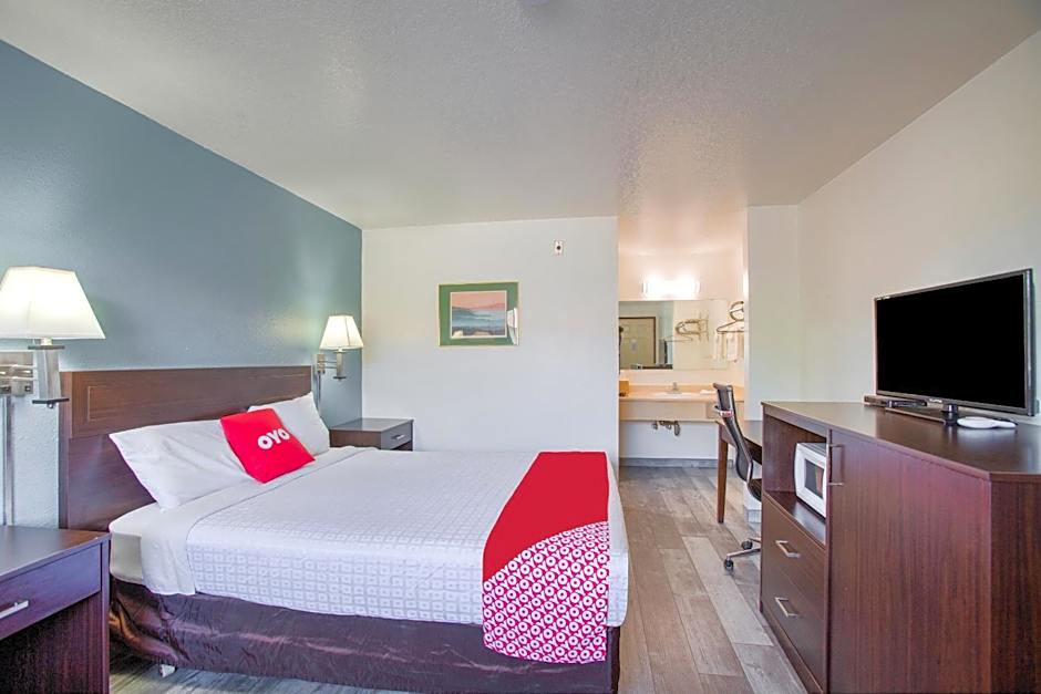 OYO Woodland Hotel and Suites