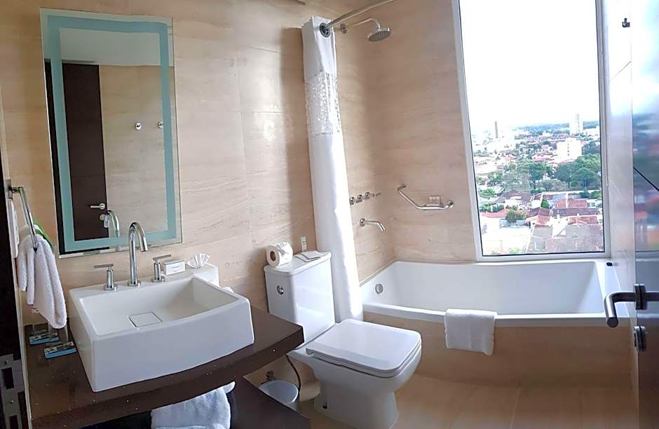 Hampton Inn By Hilton Santa Cruz Equipetrol