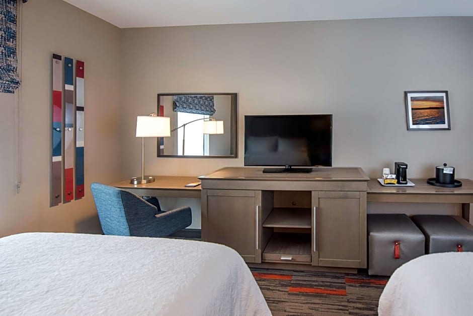 Hampton Inn By Hilton and Suites at Wisconsin Dells Lake Delton WI