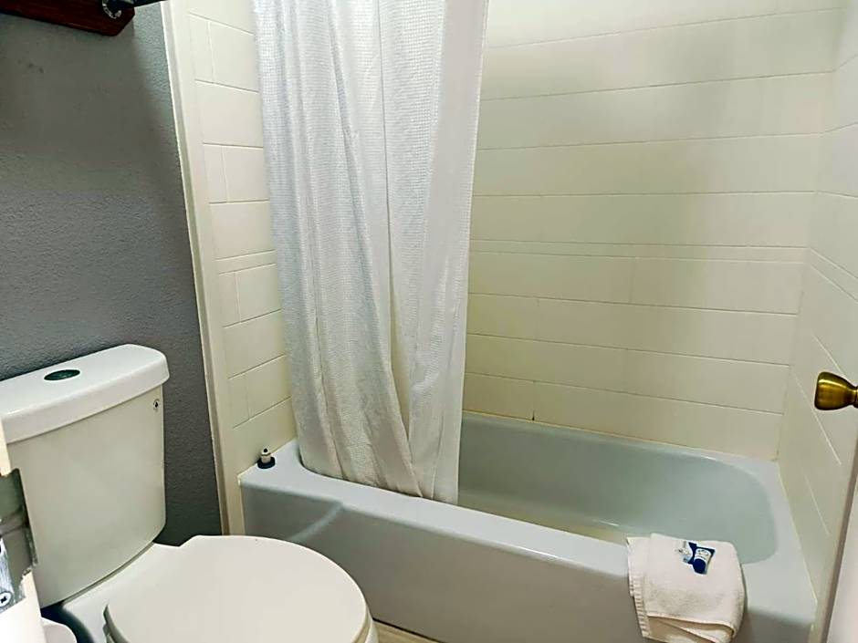 Woodfield Inn & Suites Hotel O, Yoakum TX 111