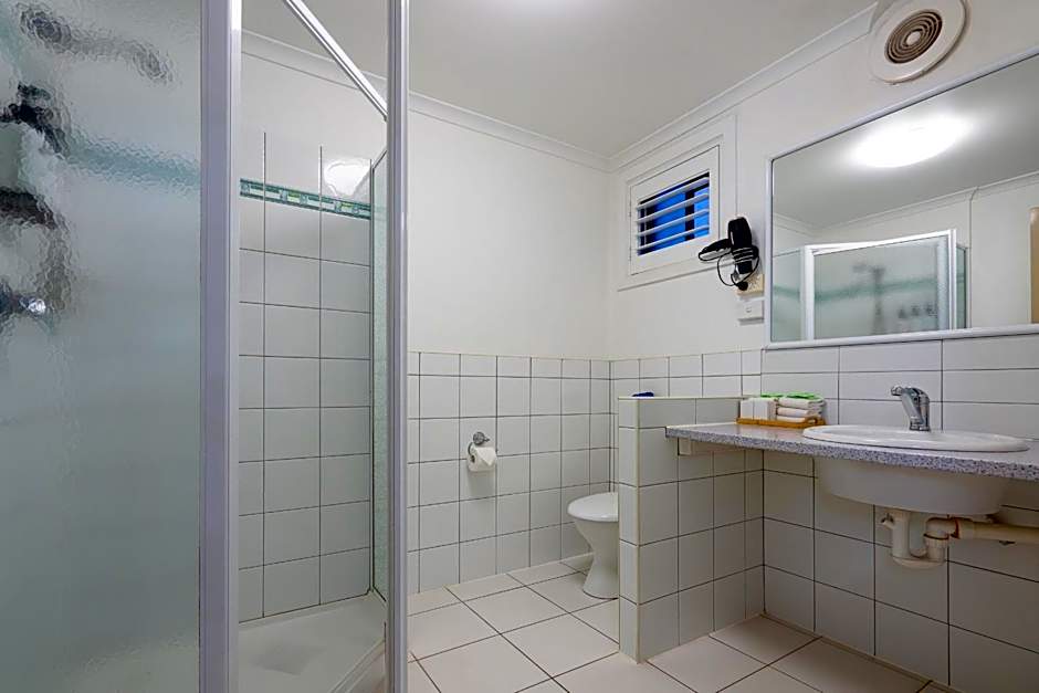 Waves Motel and Apartments formerly Comfort Inn International