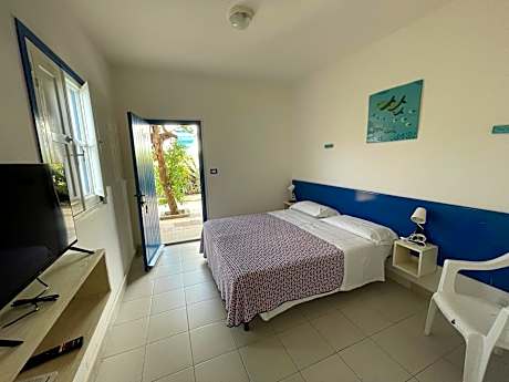 Studio with Beach Access (2 Adults)