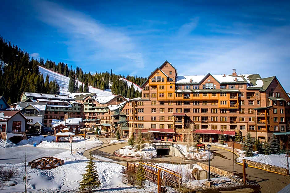 Zephyr Mountain Lodge