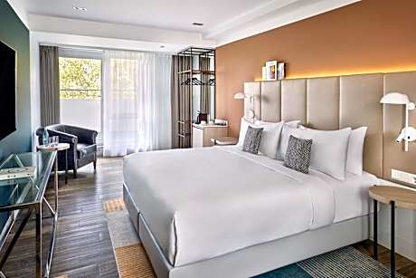 Executive King Room with City View