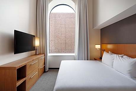 King Suite with Sofa Bed and Roll-In Shower - Disability Access