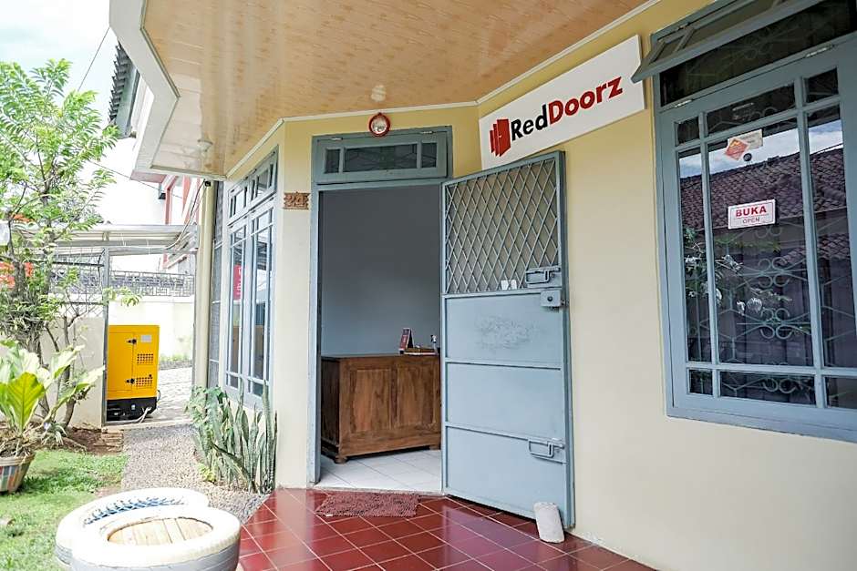 RedDoorz Syariah near Gatot Subroto Lampung 4
