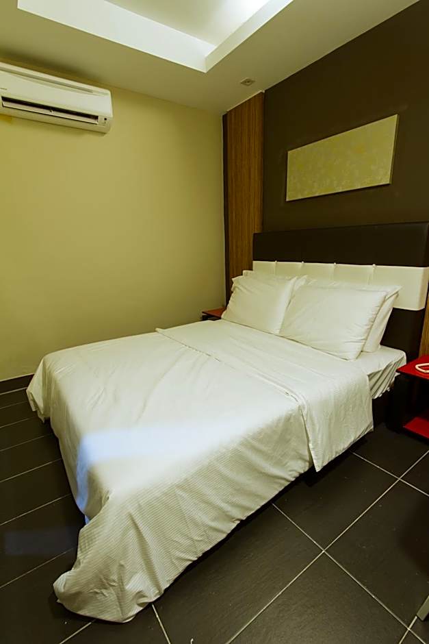 Photo 1 of 4 of Superior 1 Queen Bed
